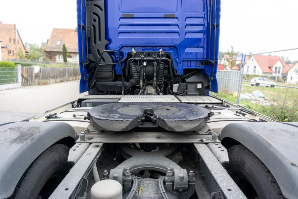 Fifth wheels have two types.